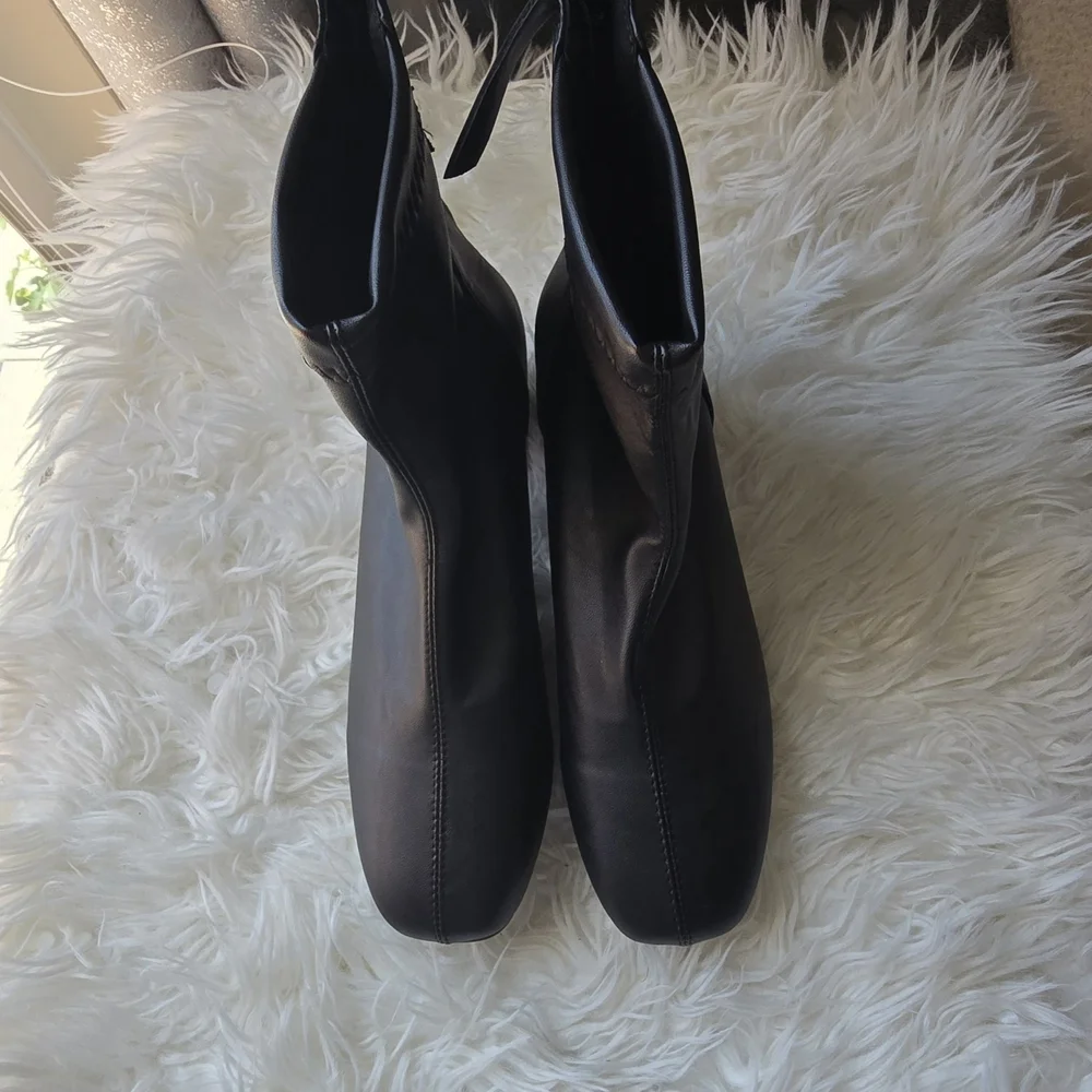 Women's Black Ankle Boots - Picture 5 of 7